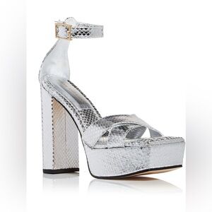 New in box Good American Silver Snake Skin Platforms in Sz 8
